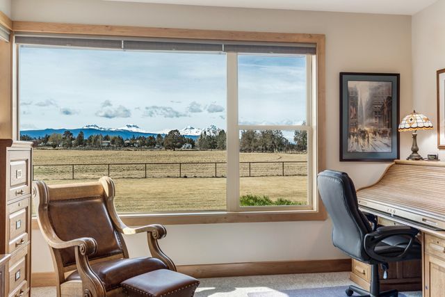 64146 Pioneer Loop, Bend, OR 97701