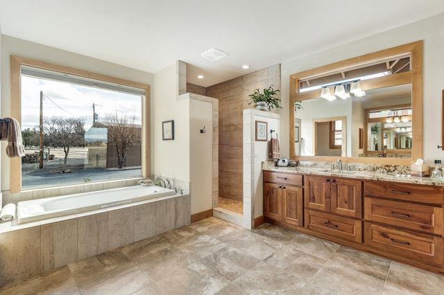 64146 Pioneer Loop, Bend, OR 97701