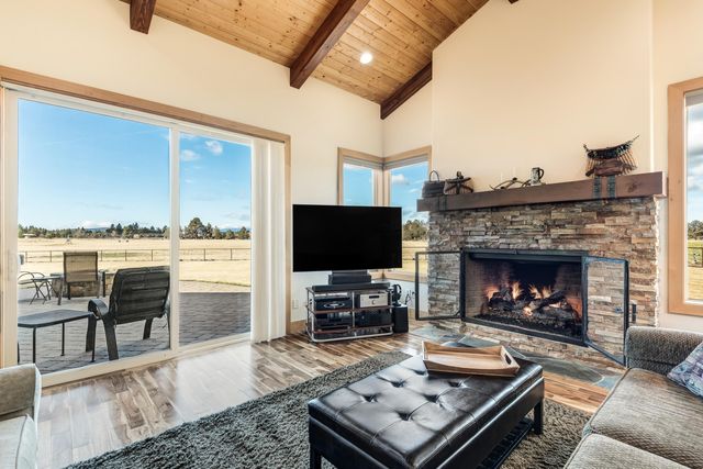 64146 Pioneer Loop, Bend, OR 97701