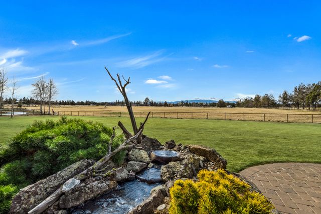 64146 Pioneer Loop, Bend, OR 97701