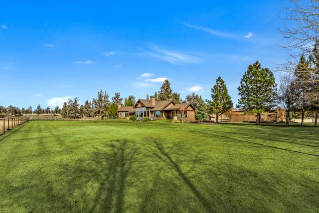 64146 Pioneer Loop, Bend, OR 97701