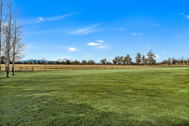 64146 Pioneer Loop, Bend, OR 97701