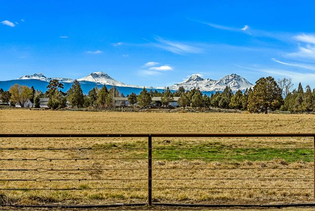 64146 Pioneer Loop, Bend, OR 97701