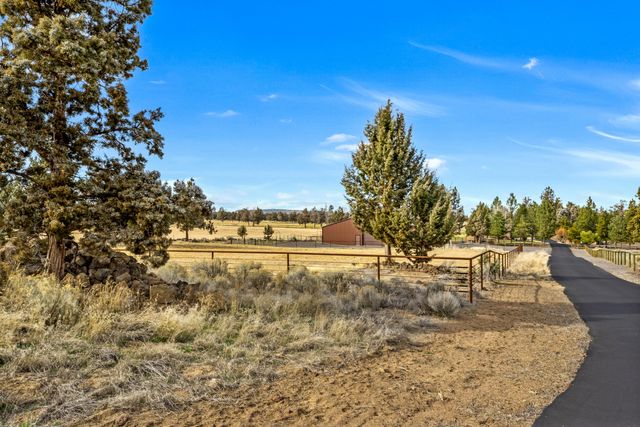 64146 Pioneer Loop, Bend, OR 97701
