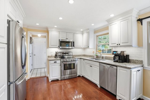 10 Amy Ln, Plymouth, MA 02360