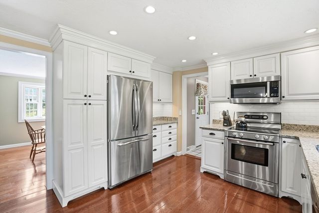 10 Amy Ln, Plymouth, MA 02360