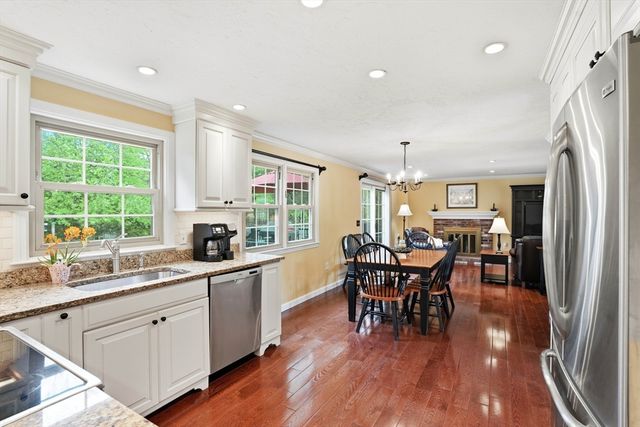 10 Amy Ln, Plymouth, MA 02360