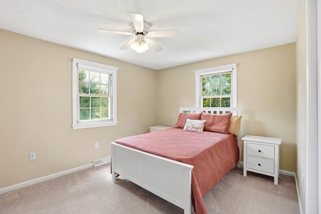 10 Amy Ln, Plymouth, MA 02360