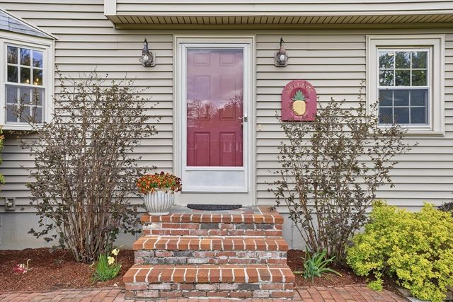 10 Amy Ln, Plymouth, MA 02360