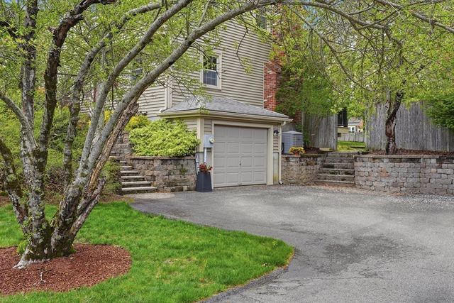 10 Amy Ln, Plymouth, MA 02360