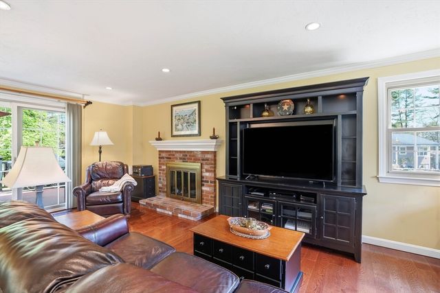 10 Amy Ln, Plymouth, MA 02360