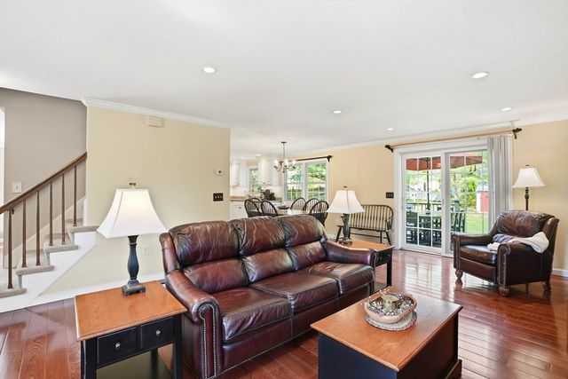 10 Amy Ln, Plymouth, MA 02360