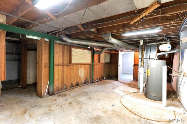 8135 Bloom Drive, St Louis, MO 63114