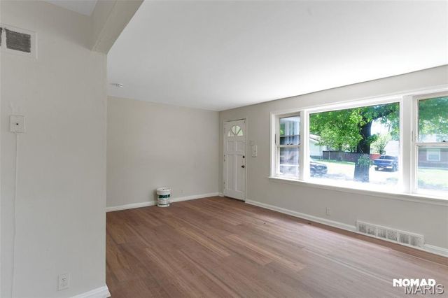 8135 Bloom Drive, St Louis, MO 63114