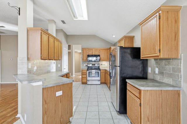 739 Thousand Oaks Drive, Lake Dallas, TX 75065