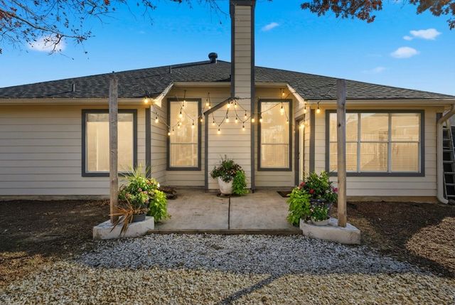 739 Thousand Oaks Drive, Lake Dallas, TX 75065