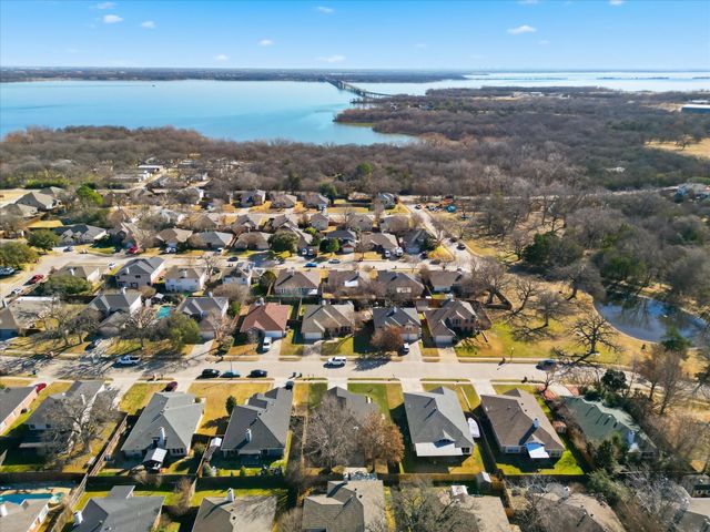 739 Thousand Oaks Drive, Lake Dallas, TX 75065