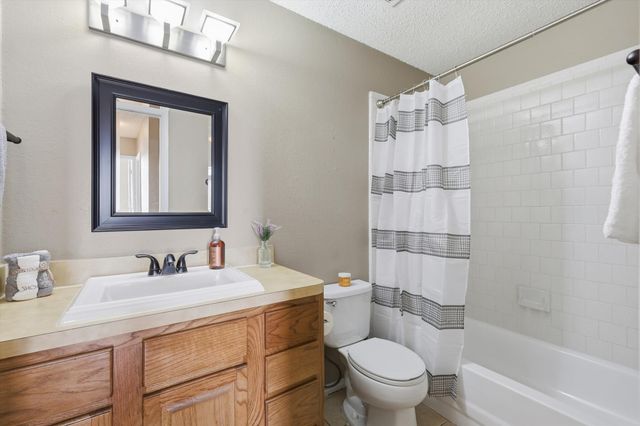 739 Thousand Oaks Drive, Lake Dallas, TX 75065