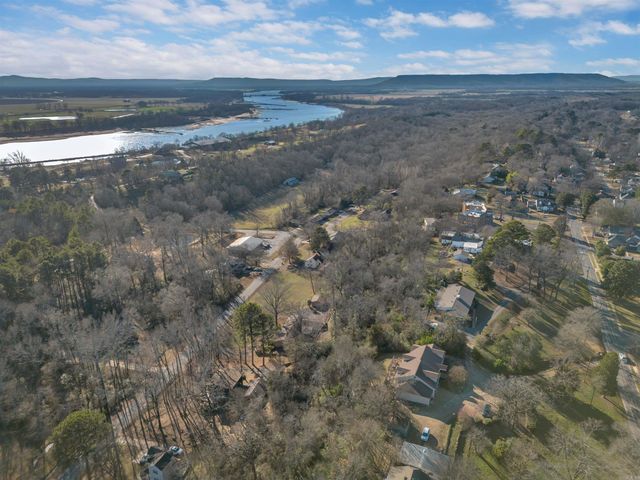 9 W Winthrop Road, Morrilton, AR 72110