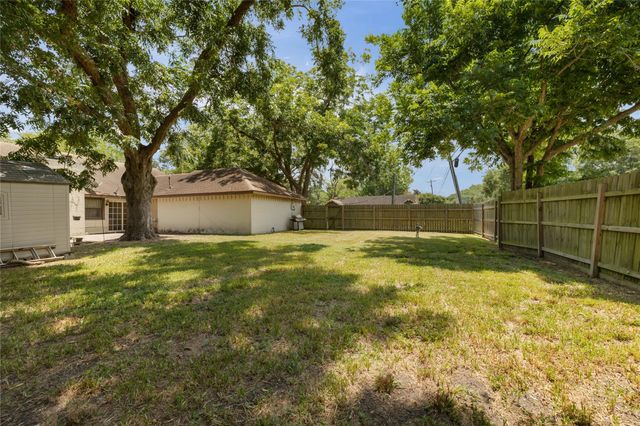 1103 Pecan Circle, Seabrook, TX 77586