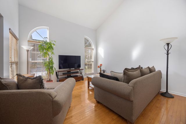 733 Clover Hill Court, Elk Grove Village, IL 60007