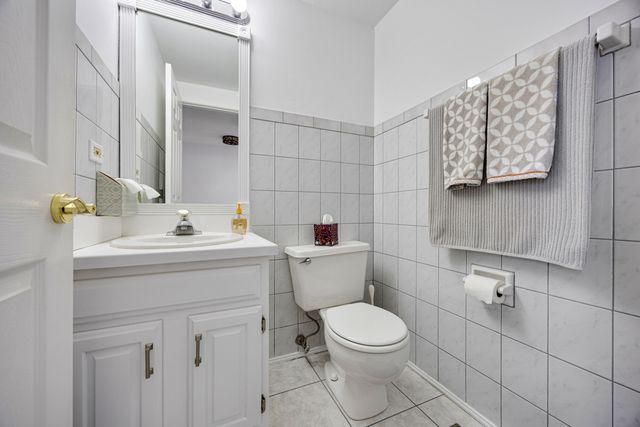 733 Clover Hill Court, Elk Grove Village, IL 60007