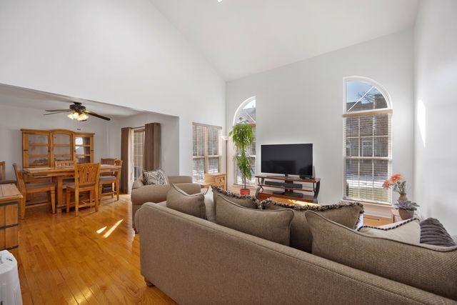 733 Clover Hill Court, Elk Grove Village, IL 60007