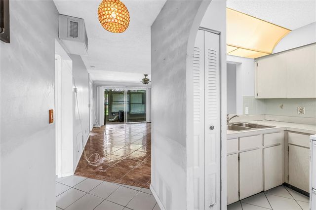 4774 LAKE BOULEVARD 9B, Clearwater, FL 33762