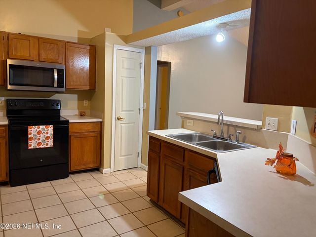 8280 ROCKY CREEK Drive, Jacksonville, FL 32244