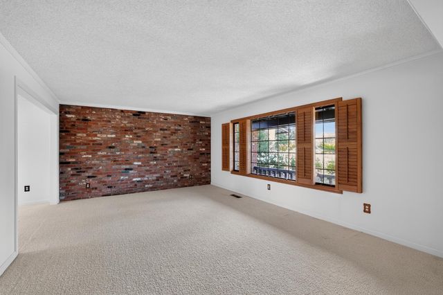 31 Cavalcade Cir, Sacramento, CA 95831