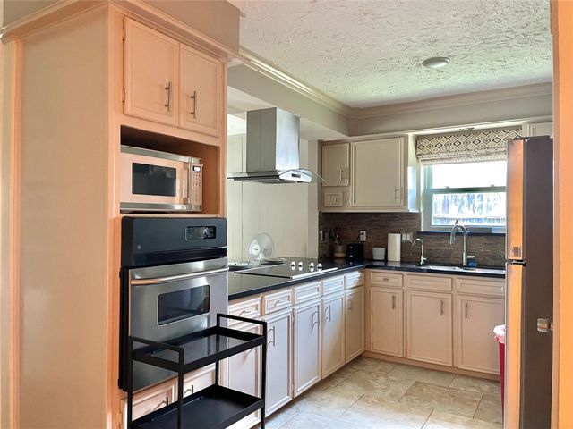 3023 Sam Houston Drive, Sugar Land, TX 77479