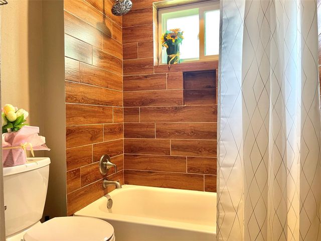 3023 Sam Houston Drive, Sugar Land, TX 77479