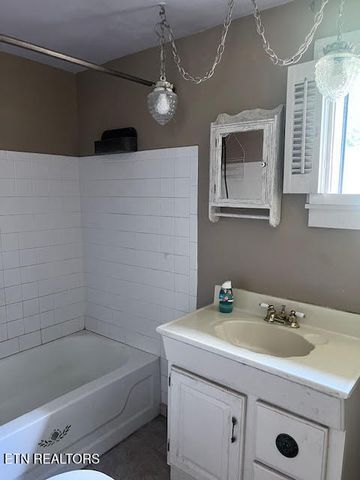 116 Spencer Drive, Harriman, TN 37748