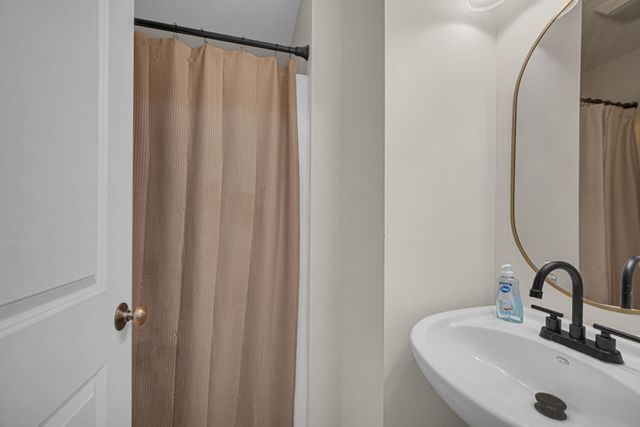 998 Ian Drive, Hobart, IN 46342