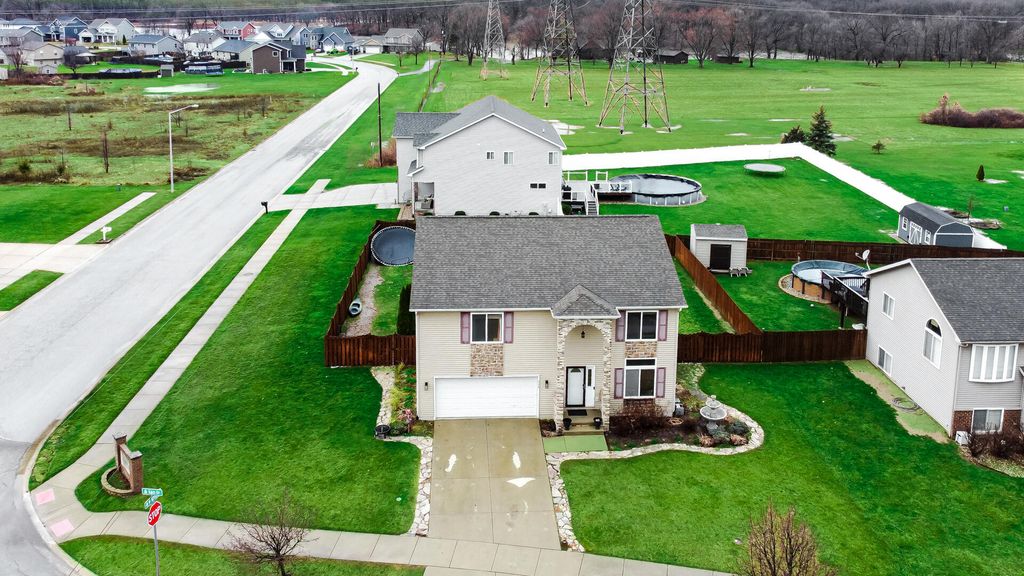 998 Ian Drive, Hobart, IN 46342