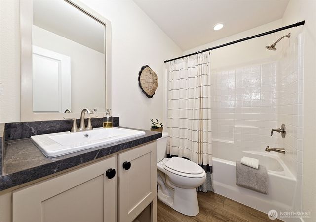 90 E kingston Way, Shelton, WA 98584