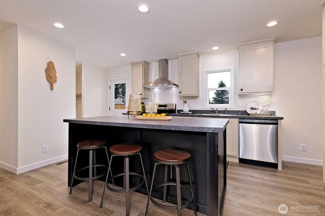 90 E kingston Way, Shelton, WA 98584