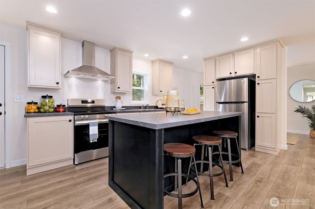 90 E kingston Way, Shelton, WA 98584