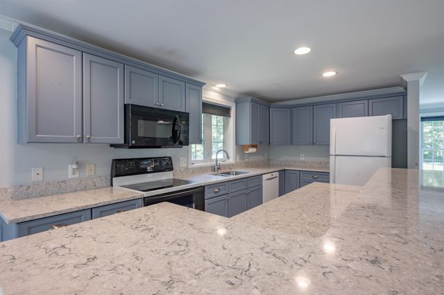 10 Golden Brook Road, Windham, NH 03087