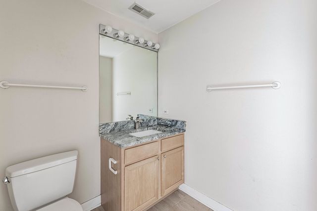 811 W 15th Place 806, Chicago, IL 60608