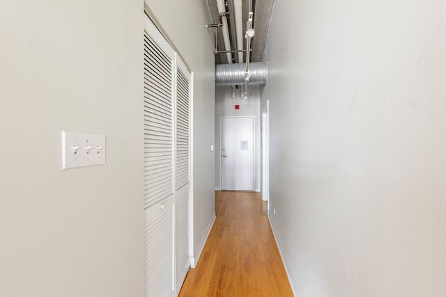 811 W 15th Place 806, Chicago, IL 60608