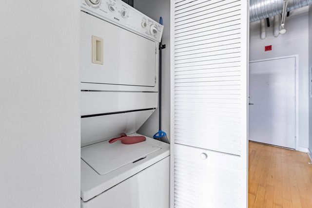 811 W 15th Place 806, Chicago, IL 60608