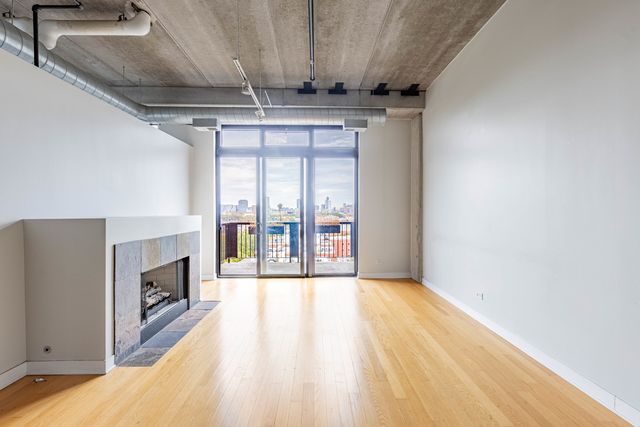 811 W 15th Place 806, Chicago, IL 60608