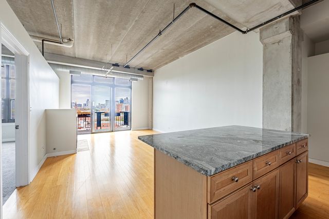 811 W 15th Place 806, Chicago, IL 60608