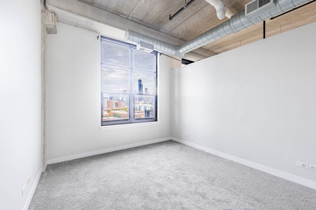 811 W 15th Place 806, Chicago, IL 60608