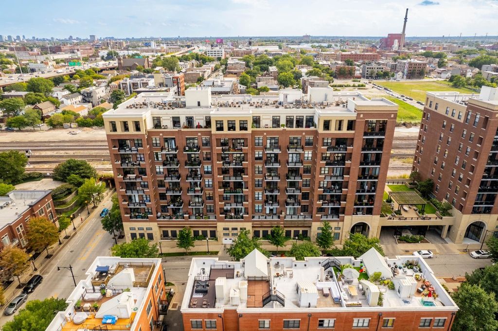 811 W 15th Place 806, Chicago, IL 60608