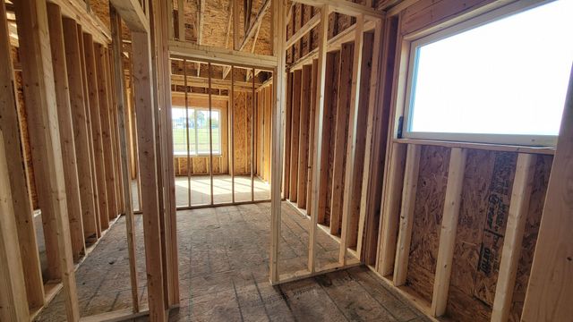 1812 NE Pine Lake Circle, Ankeny, IA 50021