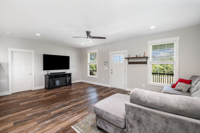 2733 McConnell Rd, Cornersville, TN 37047