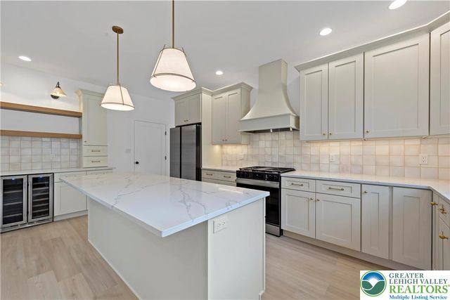 901 Renaldi Road, Wind Gap, PA 18091