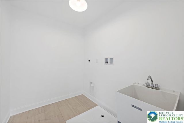 901 Renaldi Road, Wind Gap, PA 18091